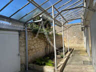 ROCHEFORT, MAISON DE FAUBOURG  AVEC COUR  SANS VIS A VIS ? Exclusivité ! — photo 2