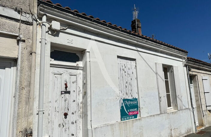 ROCHEFORT, MAISON DE FAUBOURG  AVEC COUR  SANS VIS A VIS ? Exclusivité ! — photo 5