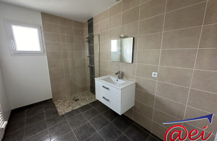 Maison de plain-pied récente type 4 sur 650 m² de terrain — photo 3