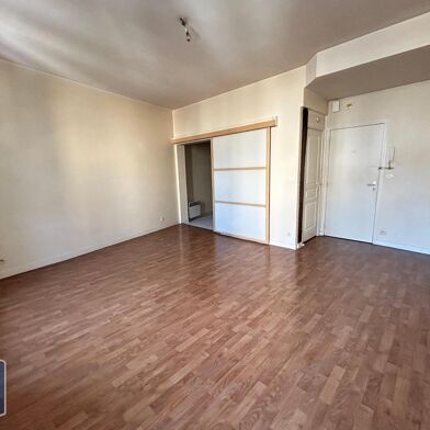 Appartement 3 pièces 741 €