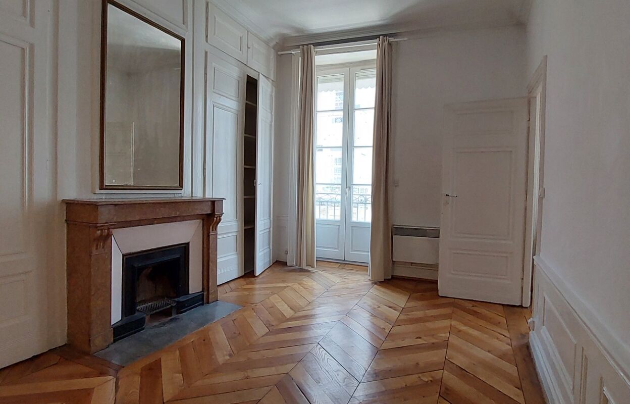 appartement 3 pièces 77 m2 à louer à Lyon 2 (69002)