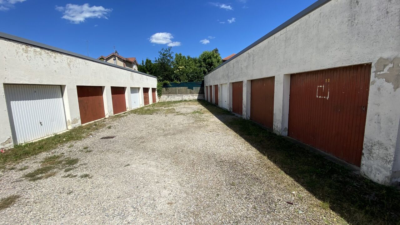 garage  pièces 15 m2 à louer à Romans-sur-Isère (26100)