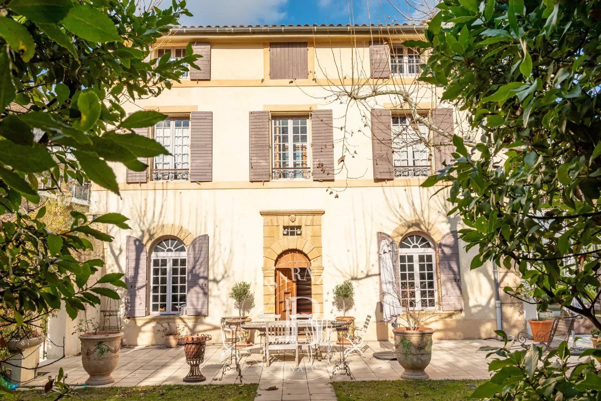 Villa / Maison 10 pièces  à vendre Aix-en-Provence 13100