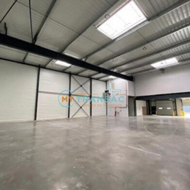 Local industriel 239 m²