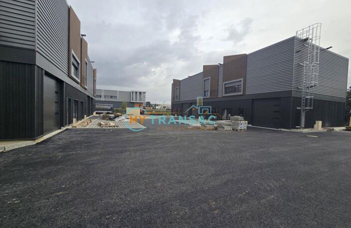 A vendre derniers lots neufs à usage d'activités et bureaux cellules disponibles à partir de 157 m² jusque 2.301 m² — photo 2