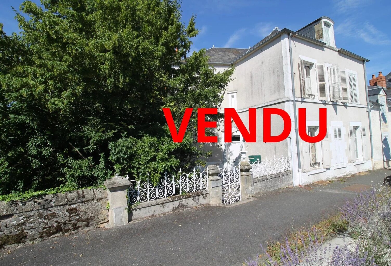 Grande propriété à vendre au centre de Saint-Honoré (Morvan) — photo 1