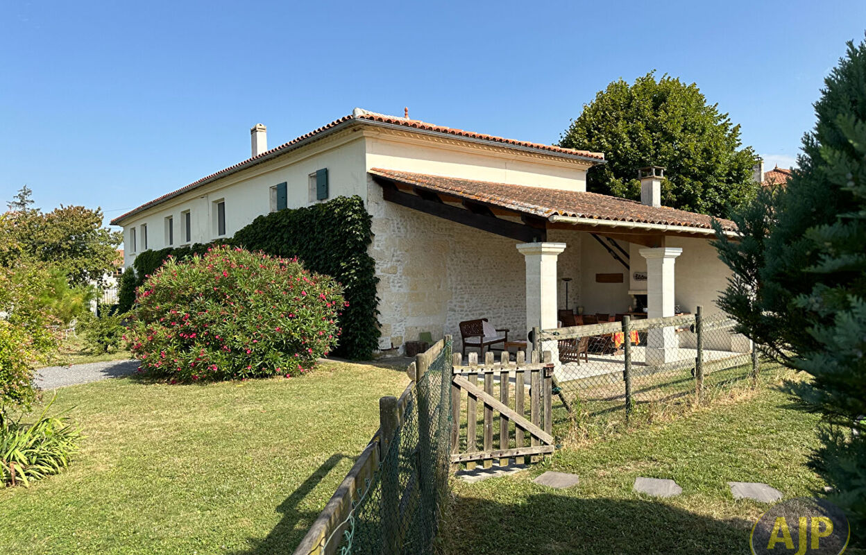 maison 7 pièces 177 m2 à vendre à Jarnac-Champagne (17520)