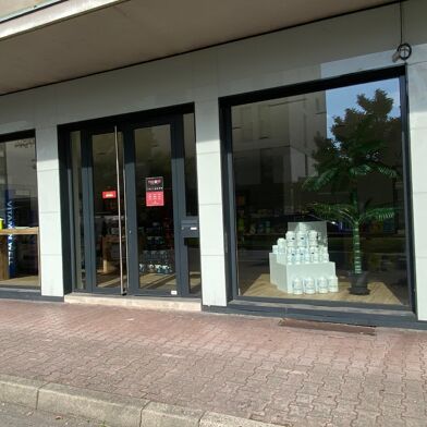 Commerce  330000 €