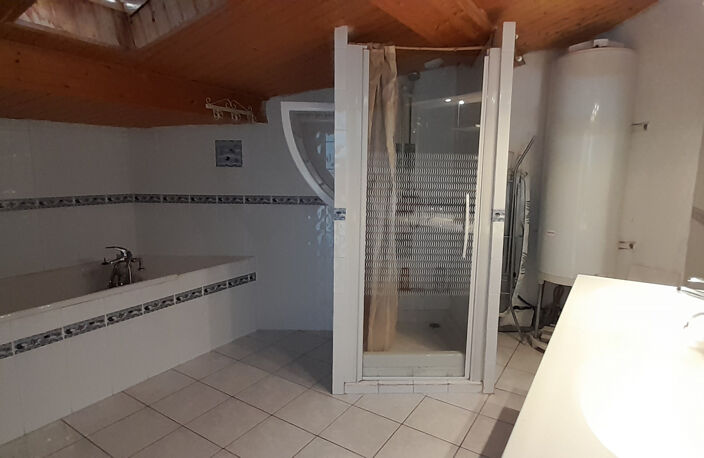 CENTRE BOURG AVRILLÉ, PROCHE BORD DE MER — photo 3