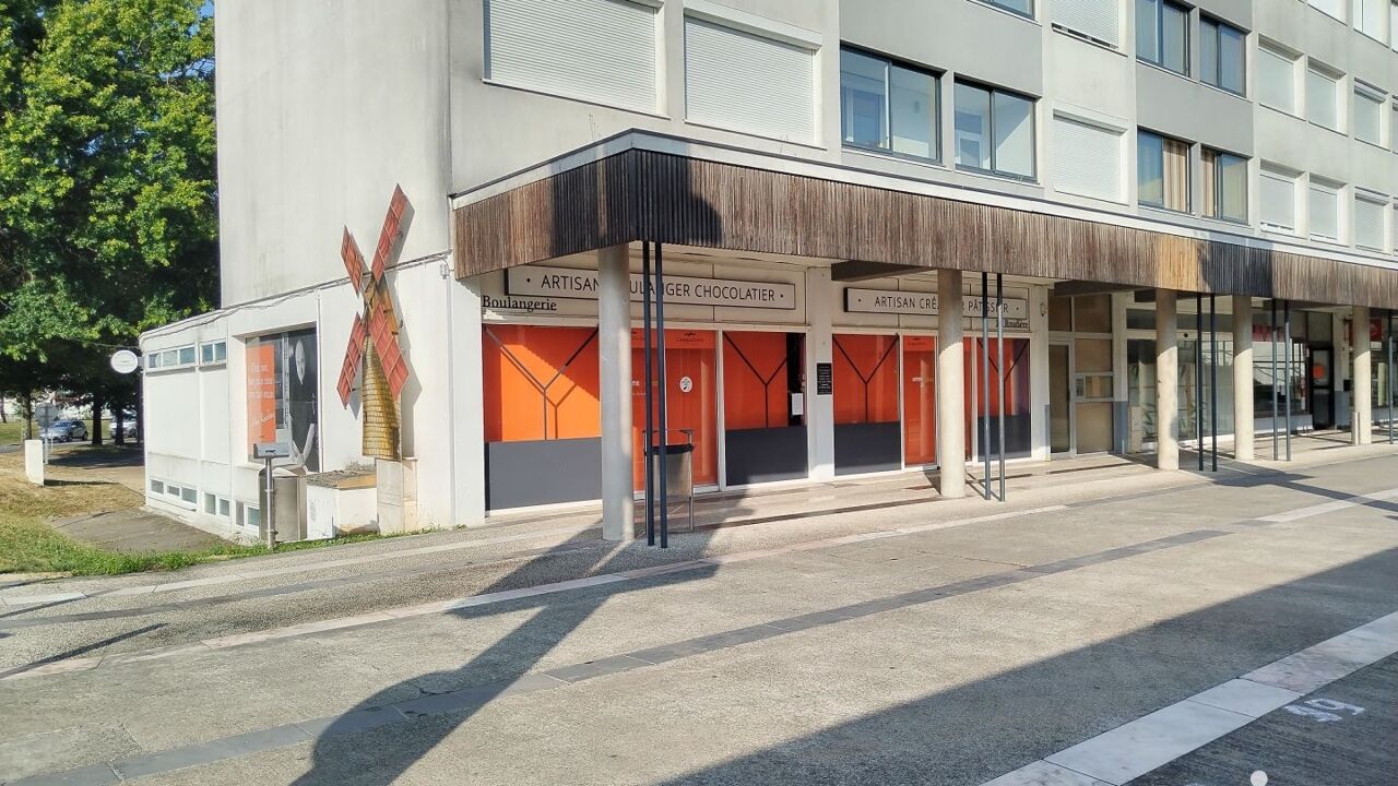 commerce  pièces 244 m2 à vendre à Mourenx (64150)