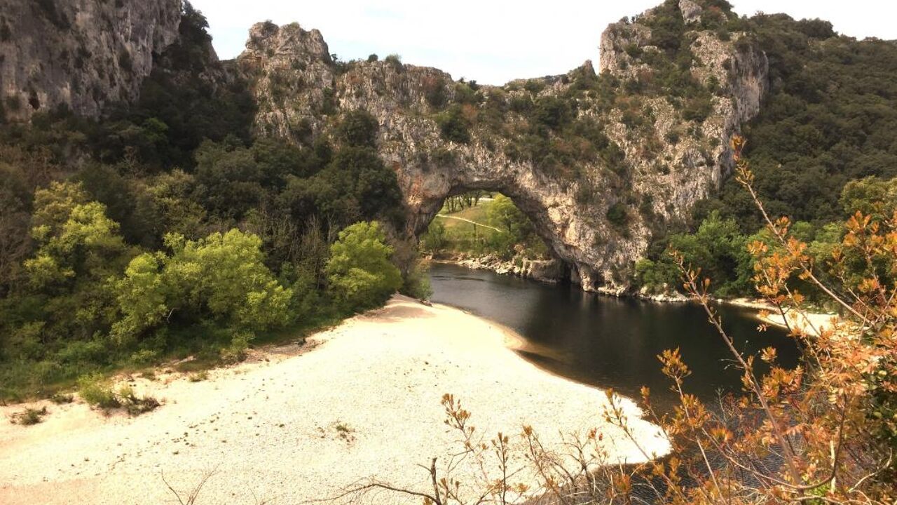 commerce  pièces  m2 à vendre à Vallon-Pont-d'Arc (07150)