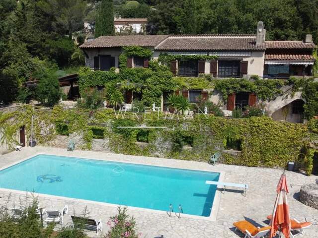 Vaste maison familiale avec vue et piscine - Montauroux — photo du bien