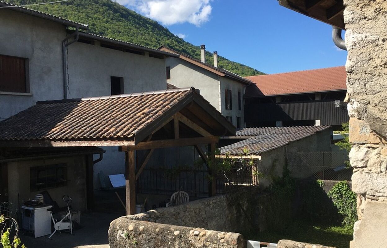 immeuble  pièces 150 m2 à vendre à Barraux (38530)