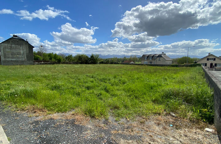 Terrain  constructible situé à Bordes avec vue Montagnes — photo 2