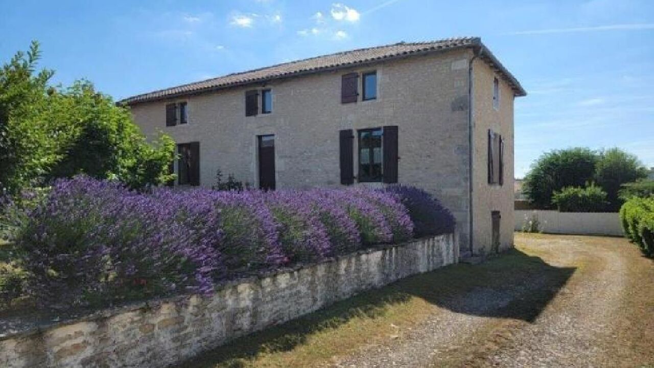 maison 5 pièces 177 m2 à vendre à Ruffec (16700)