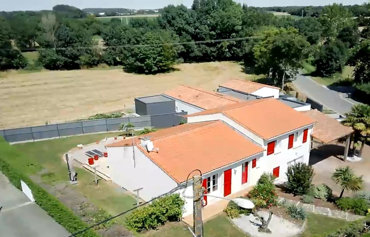 maison 8 pièces 146 m2 à vendre à Chantonnay (85110)