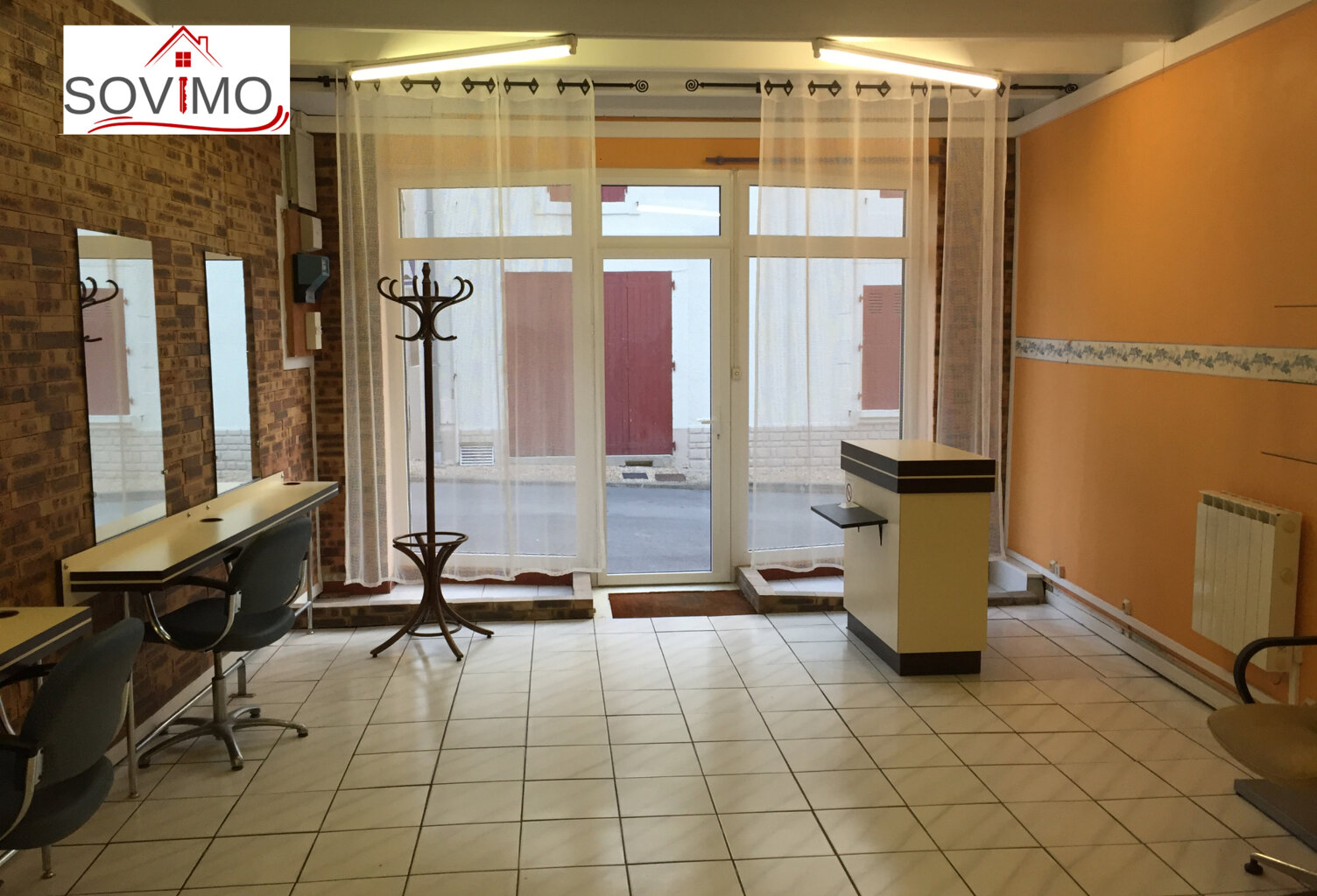 en gestion locative : CENTRE ST LAURENT DE CERIS, LOCAL COMM — photo 1
