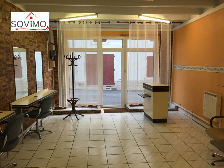 en gestion locative : CENTRE ST LAURENT DE CERIS, LOCAL COMM — photo 1