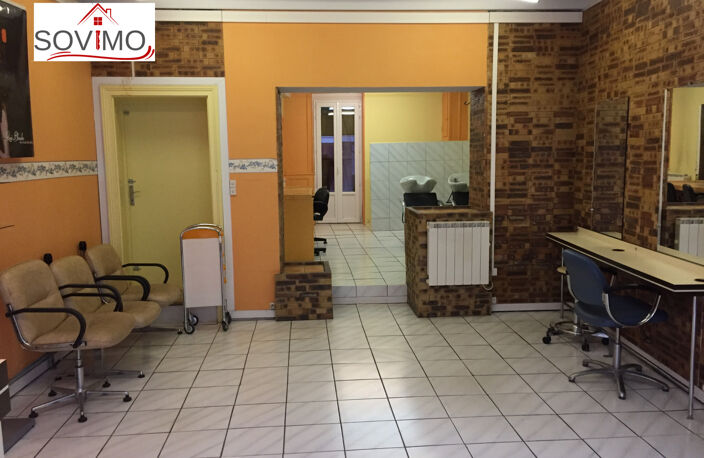 en gestion locative : CENTRE ST LAURENT DE CERIS, LOCAL COMM — photo 2