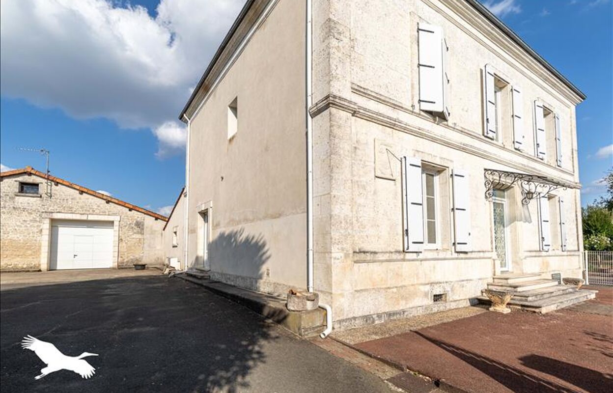 maison 7 pièces 238 m2 à vendre à Saint-Michel (16470)