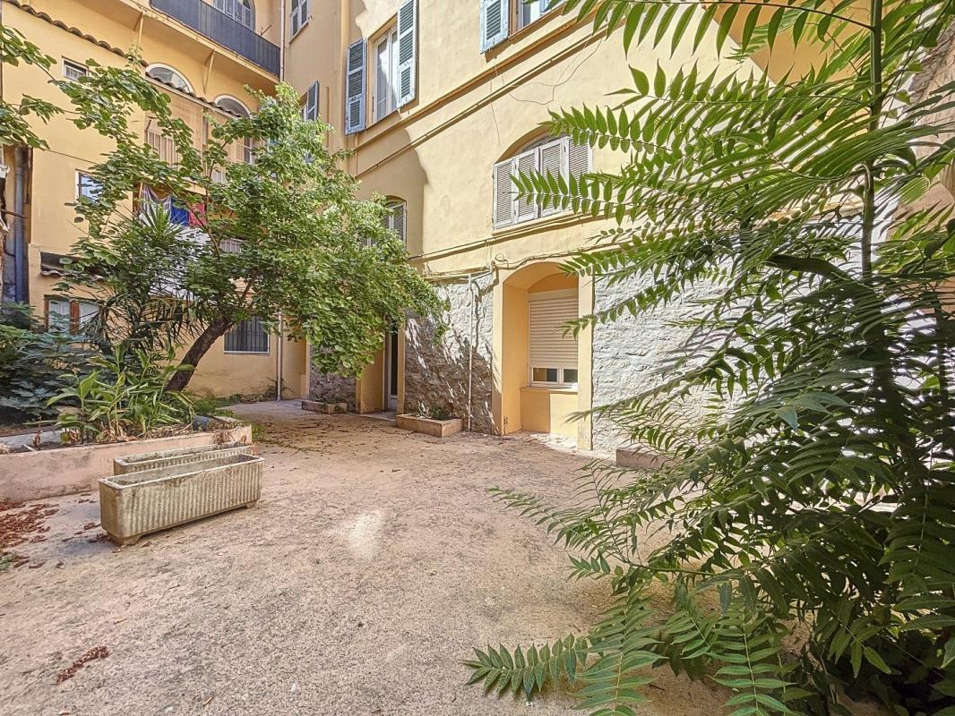 Local d'activit&eacute;s  à louer Ajaccio 20000