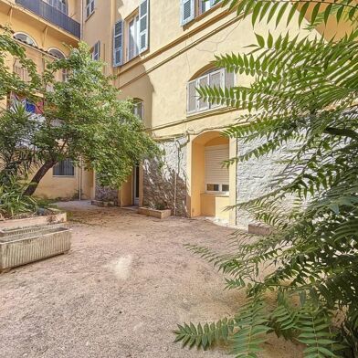 Local industriel  2500 €