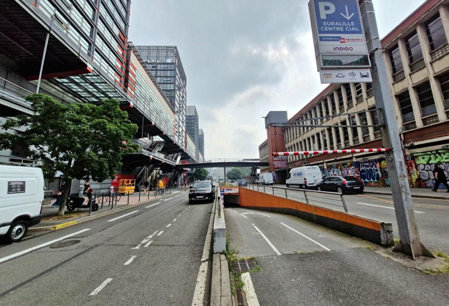 PLACE DE PARKING EN SOUS-SOL - EURALILLE/HYPERCENTRE — photo 1