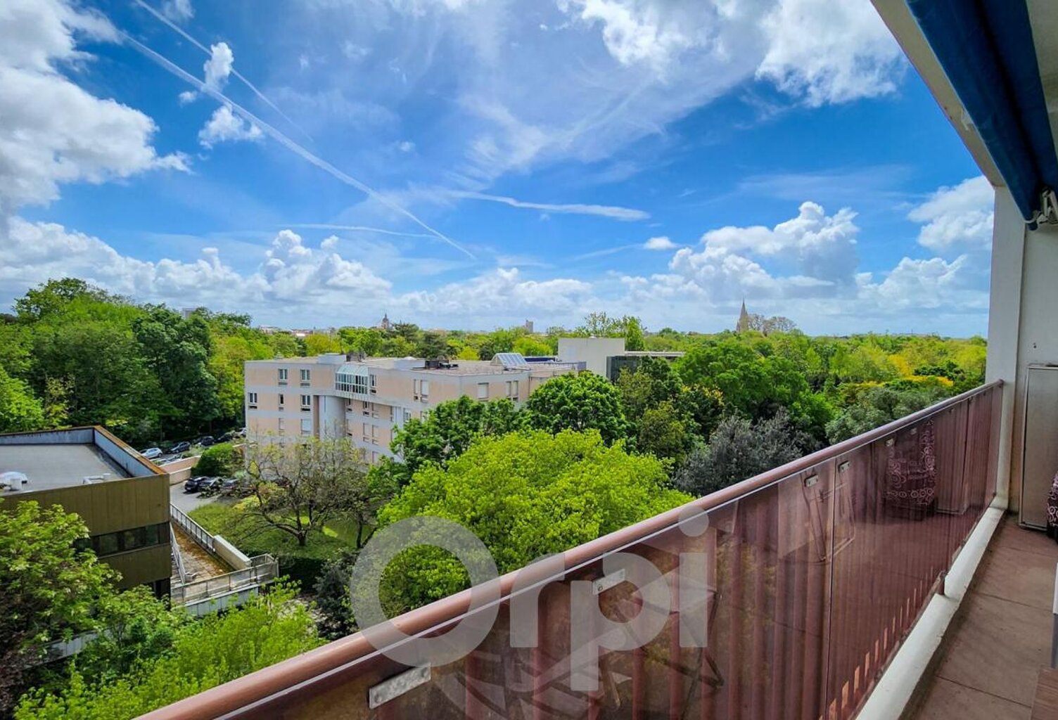 Appartement à vendre – La Rochelle proche centre-ville – T3/T4 avec balcon, vue mer, ascenseur, cave — photo 1