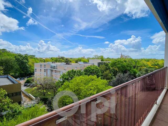 Appartement à vendre – La Rochelle proche centre-ville – T3/T4 avec balcon, vue mer, ascenseur, cave — photo du bien
