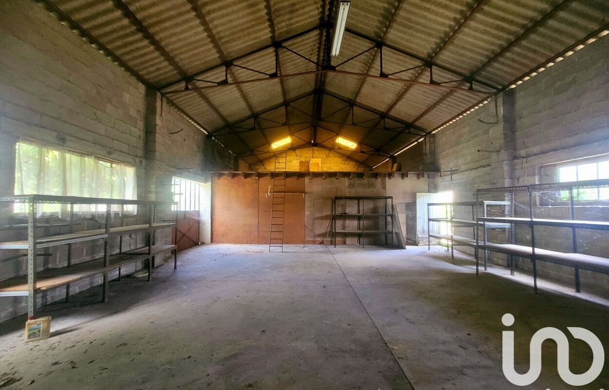 garage  pièces 160 m2 à vendre à Lencloître (86140)