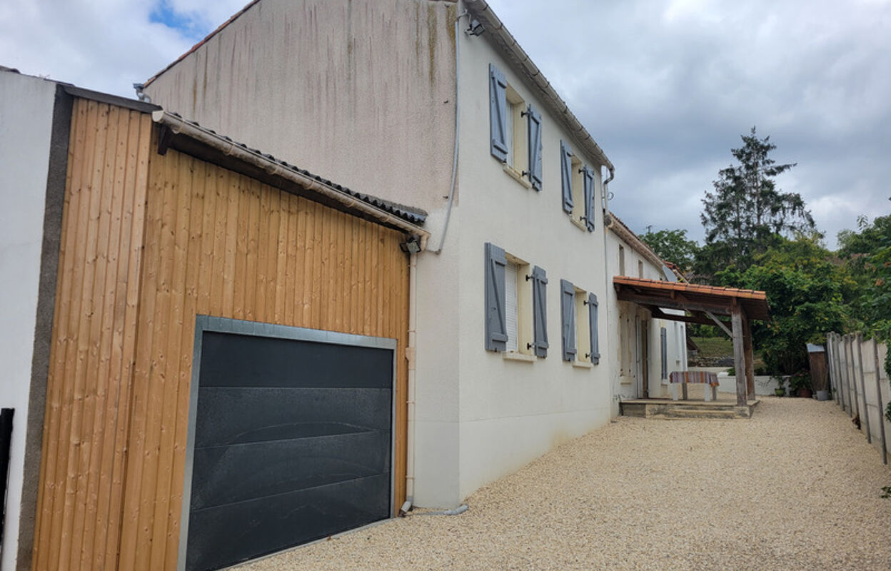 maison 6 pièces 138 m2 à vendre à Taize (79100)