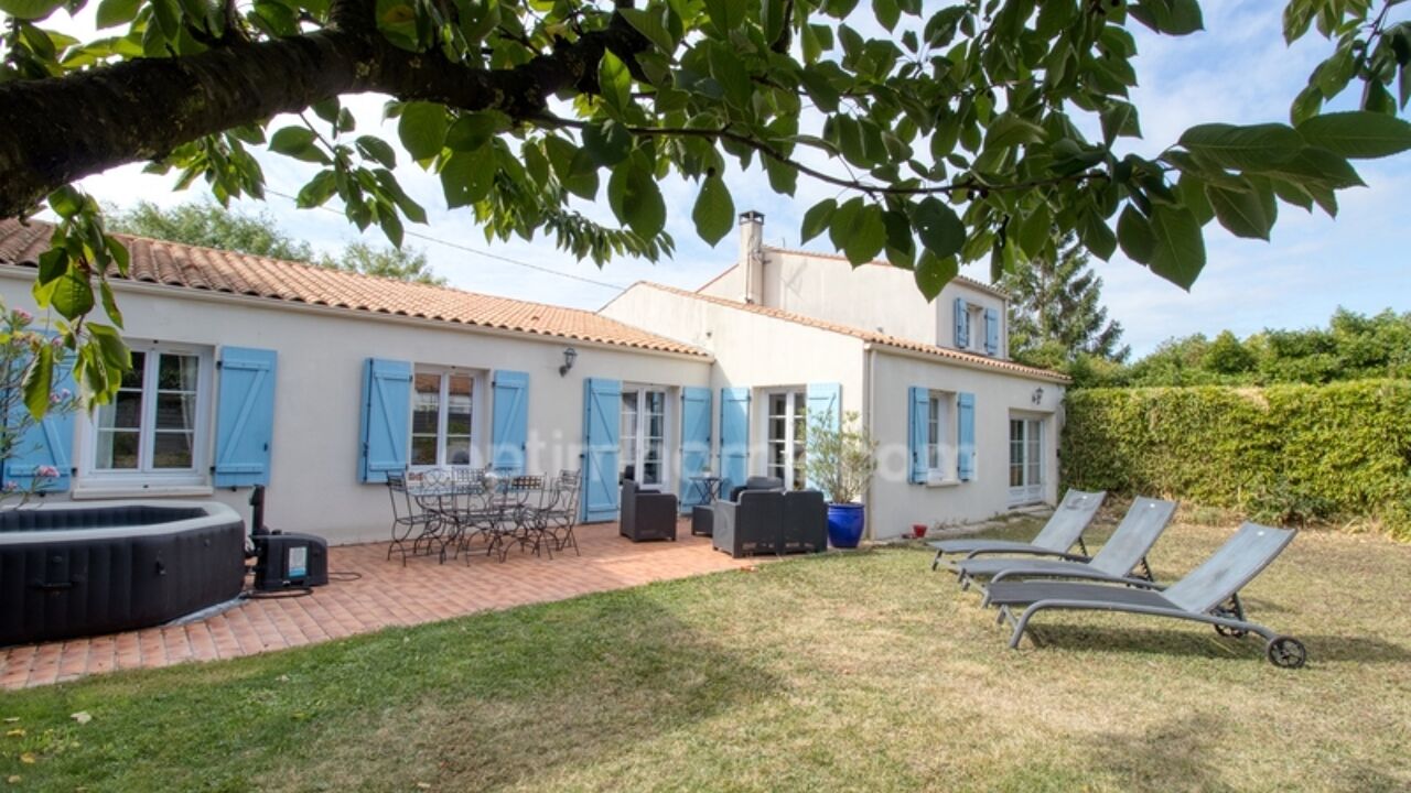 maison 8 pièces 236 m2 à vendre à La Rochelle (17000)