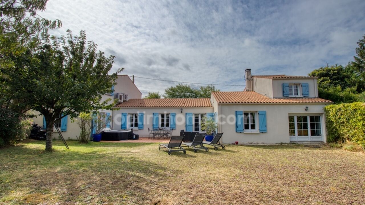 maison 8 pièces 236 m2 à vendre à La Rochelle (17000)