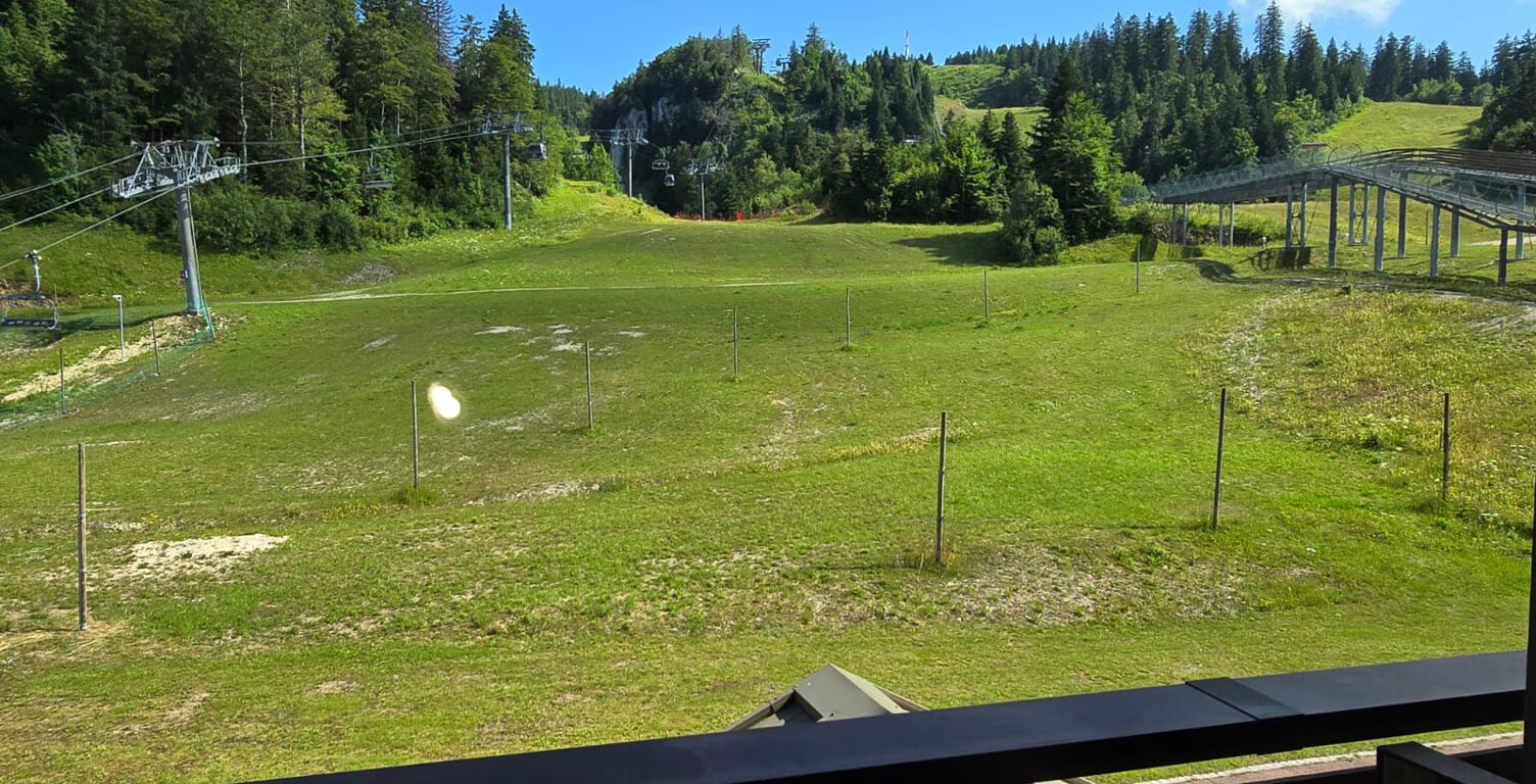TRES BEAU T1BIS - COL DE LA FAUCILLE- VUE SUR LES PISTES — photo 1
