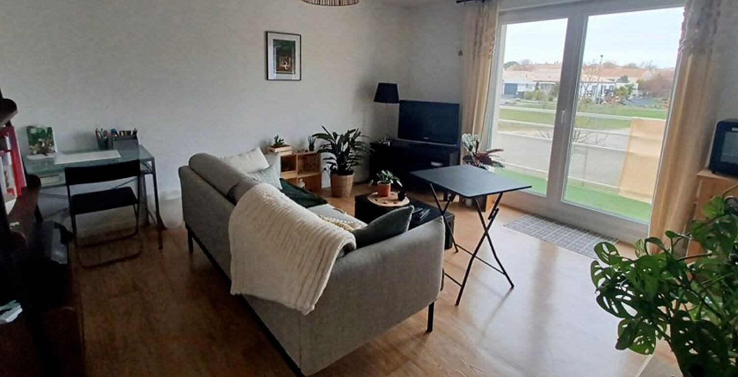 A VENDRE  L'HOUMEAU APPARTEMENT  2 PIECES  45 M2 AVEC TERRASSE — photo 1