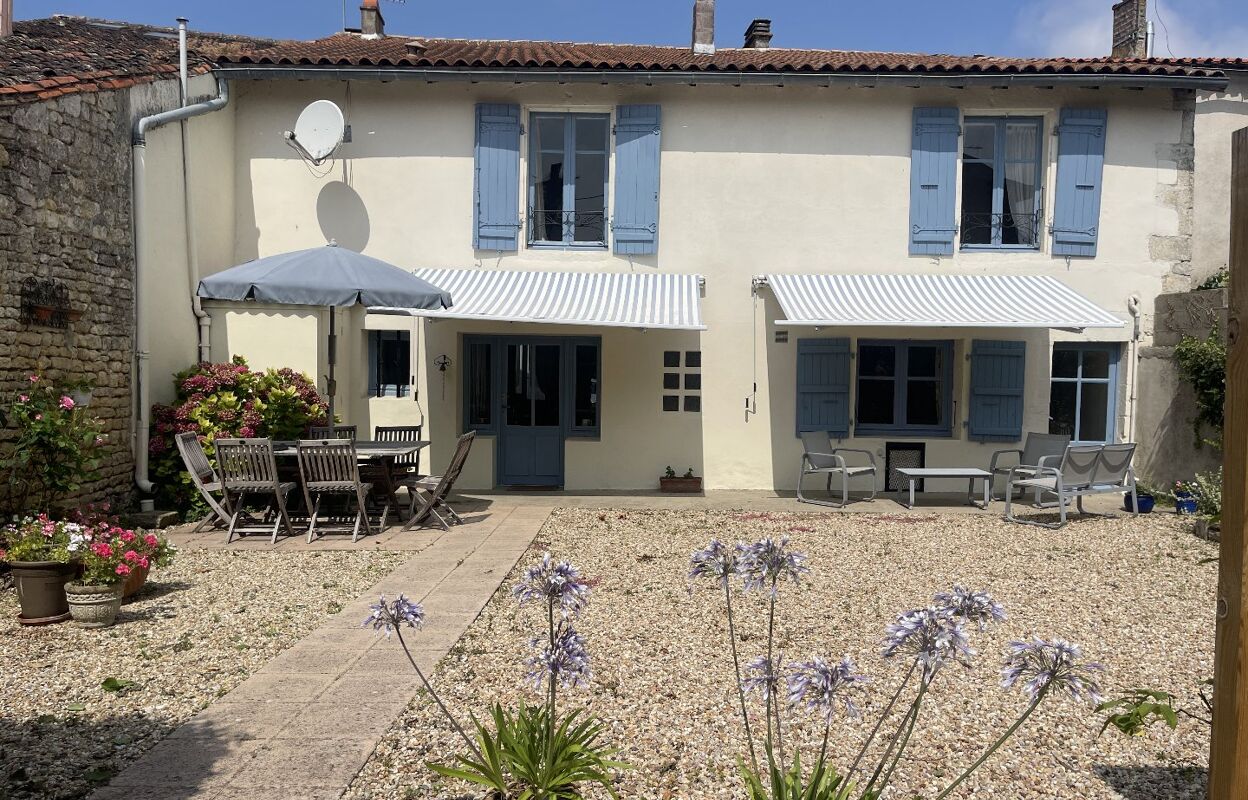 maison 7 pièces 200 m2 à vendre à Chef-Boutonne (79110)