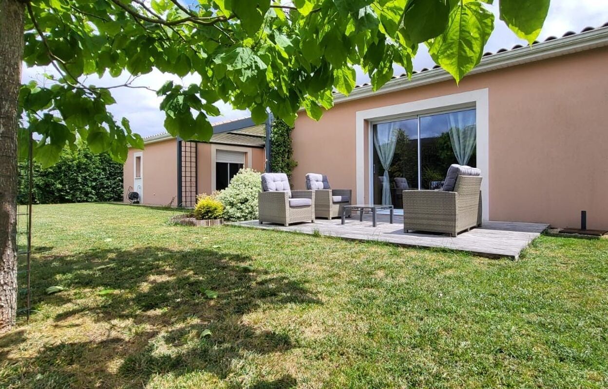 maison 6 pièces 146 m2 à vendre à Frozes (86190)