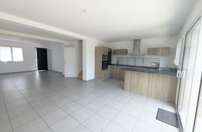 location maison 1 390 € CC /mois à proximité de Les Sorinières (44840)