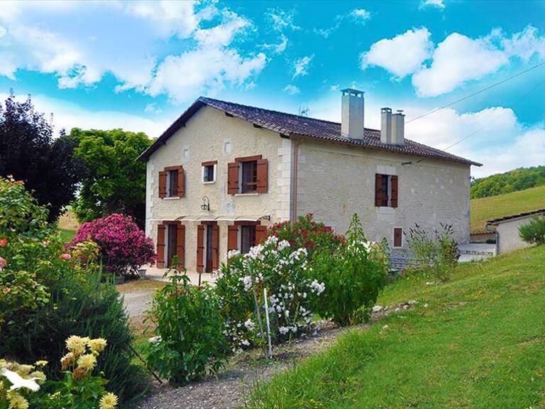 Maison en pierre de 8 pièces principales — photo 1