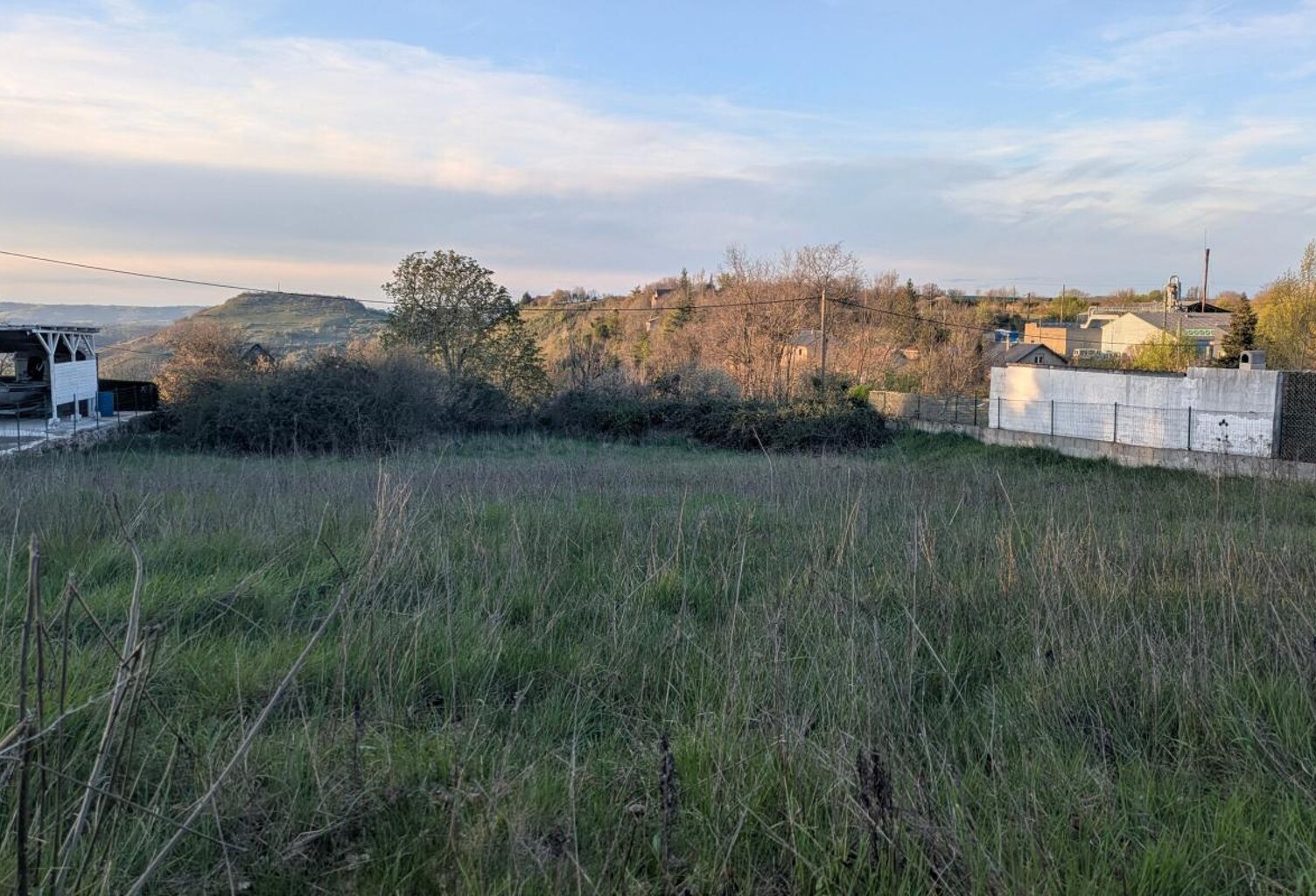 NUCES: A 12min de RODEZ, terrain constructible — photo 1