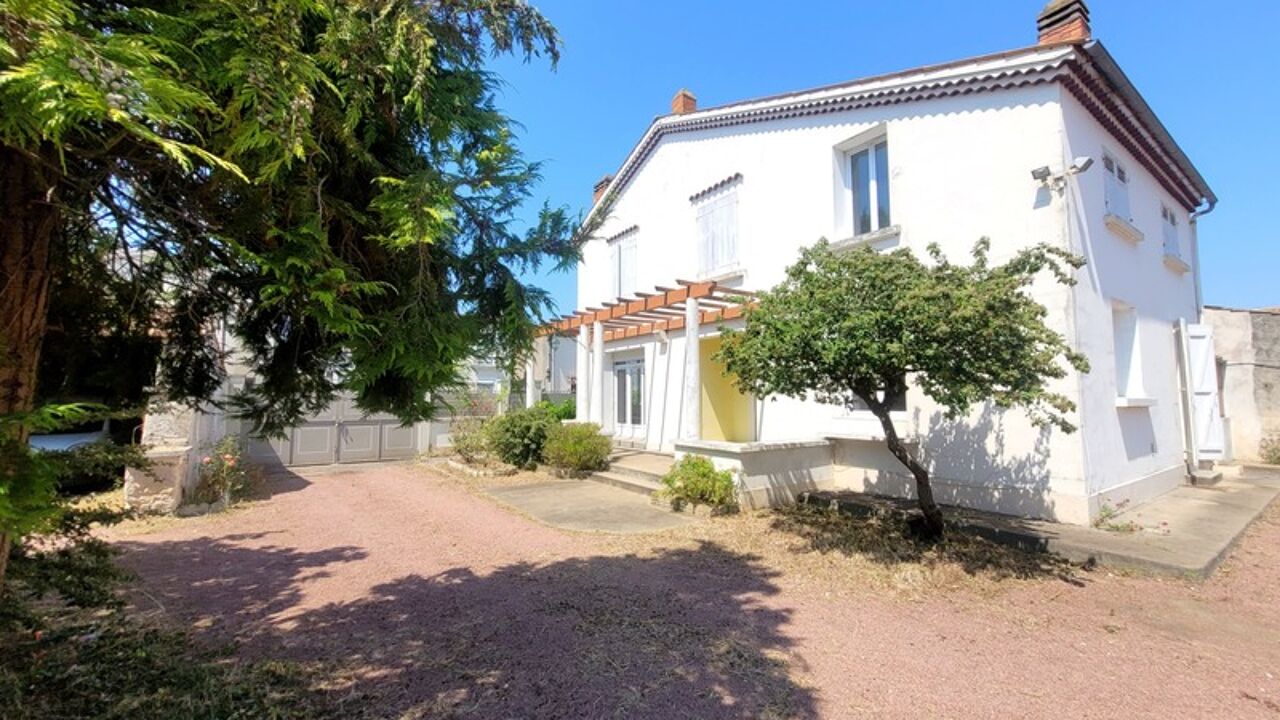 maison 9 pièces 223 m2 à vendre à Saint-Xandre (17138)