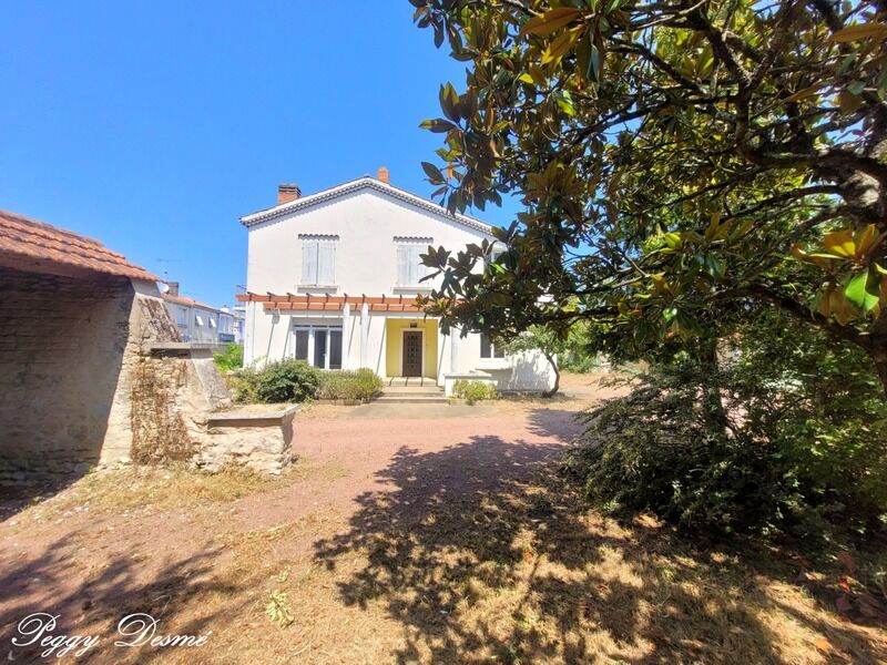 Villa / Maison 9 pièces  à vendre Saint-Xandre 17138