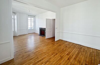 location appartement 750 € CC /mois à proximité de Issé (44520)