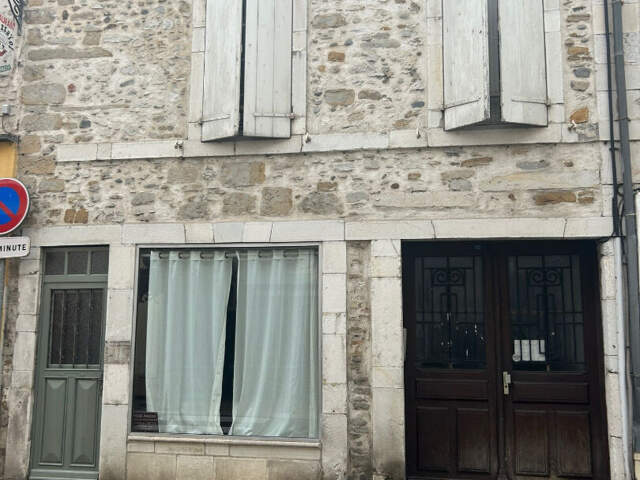T3 parfait état en hyper centre de Nay au calme — photo du bien