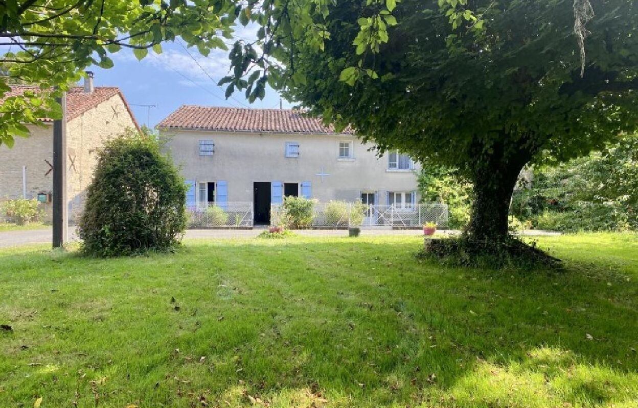 maison 6 pièces 87 m2 à vendre à Le Grand-Madieu (16450)