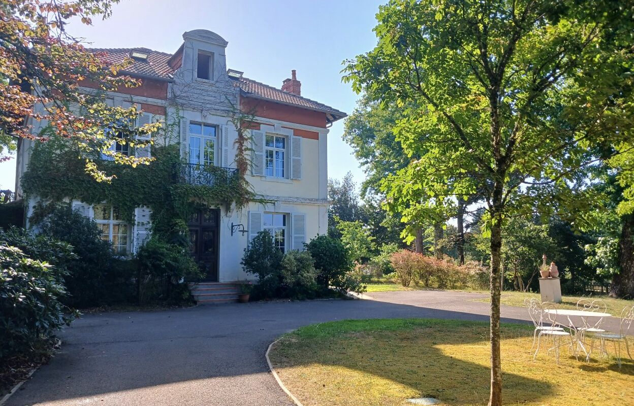 maison 10 pièces 253 m2 à vendre à Castets (40260)