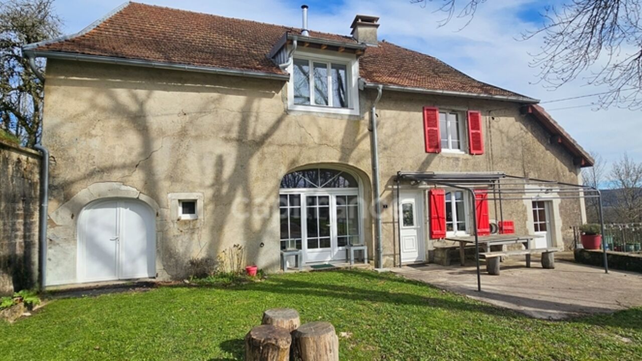 maison 8 pièces 230 m2 à vendre à Clairvaux-les-Lacs (39130)