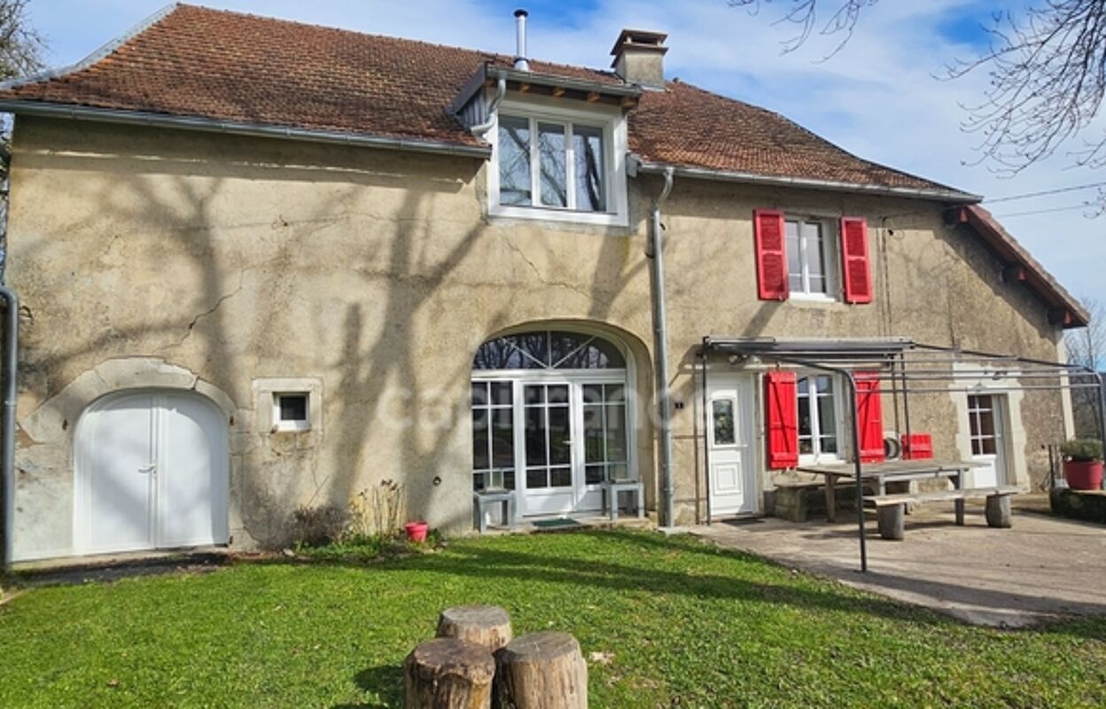 maison 8 pièces 230 m2 à vendre à Clairvaux-les-Lacs (39130)