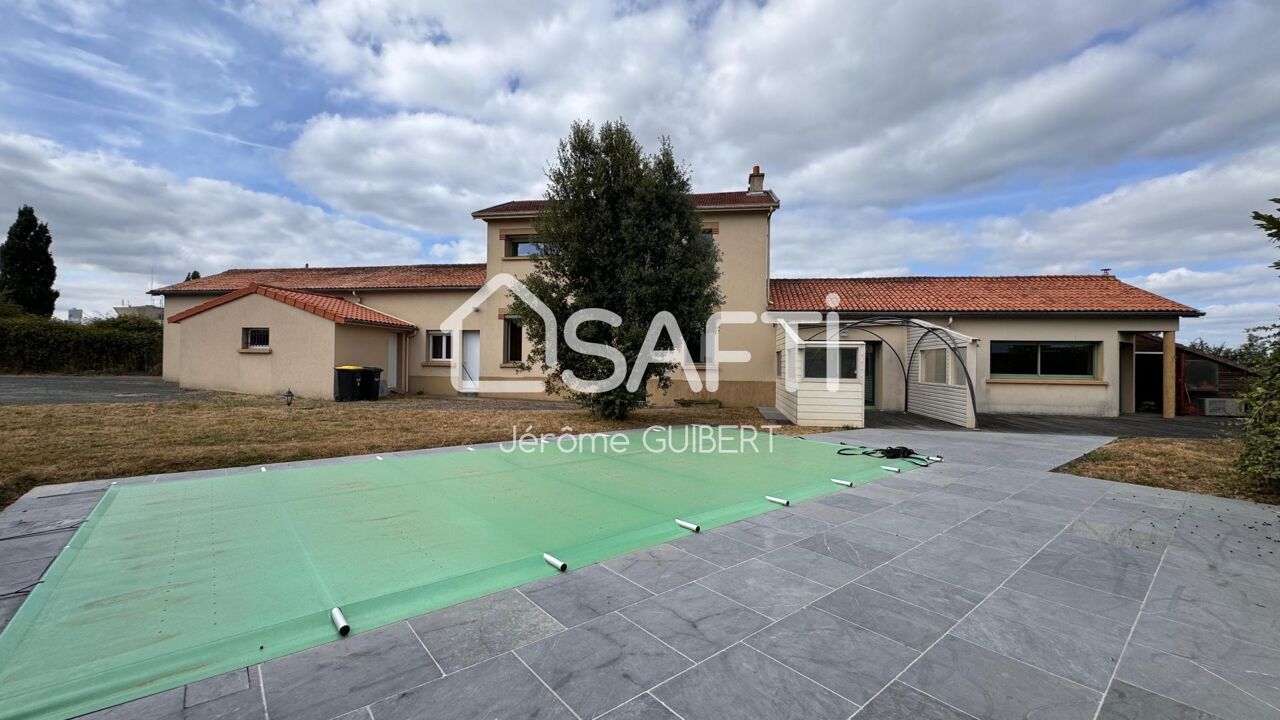 maison 4 pièces 145 m2 à vendre à Bressuire (79300)