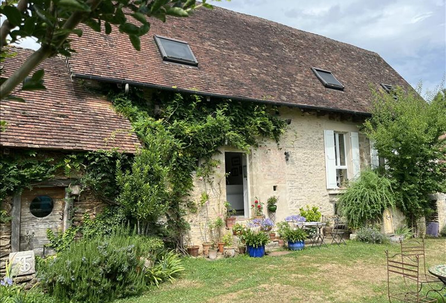 Maison en pierre de 4 pièces principales — photo 1